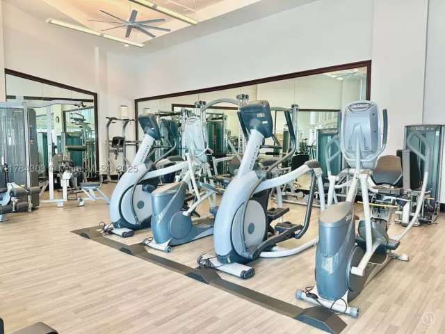 3-bedroom condo for sale in Sunny Isles Beach - 18911 Collins Ave 405 - MondialRealty