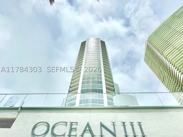 3-bedroom condo for sale in Sunny Isles Beach - 18911 Collins Ave 405 - MondialRealty
