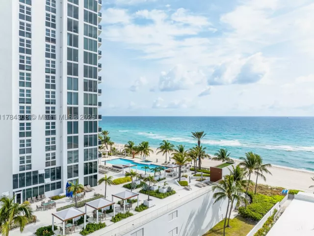 3-bedroom condo for sale in Sunny Isles Beach - 18911 Collins Ave 405 - MondialRealty