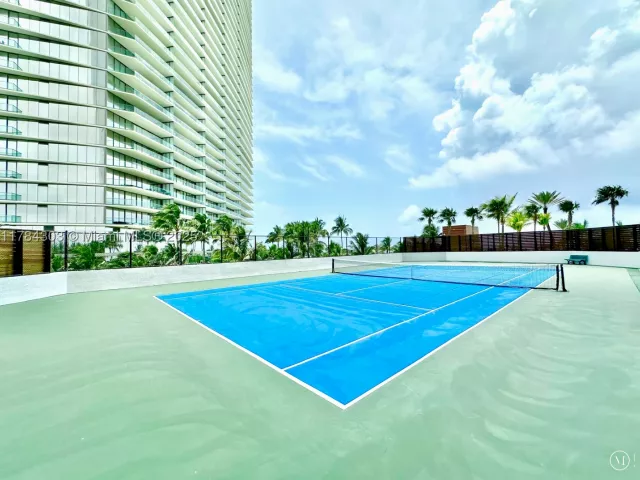 3-bedroom condo for sale in Sunny Isles Beach - 18911 Collins Ave 405 - MondialRealty