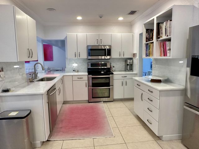 Home for rent at 801 NW 6th Drive - photo 5954185