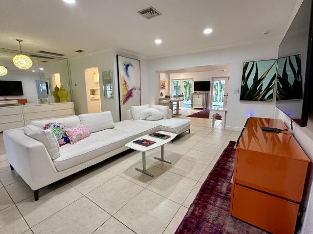 Home for rent at 801 NW 6th Drive - photo 5954189