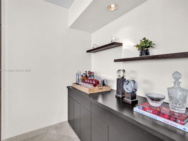 Apartment for sale  Unit #1704 - photo 5975087