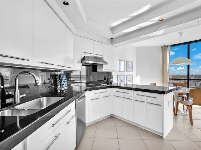 Apartment for sale  Unit #1704 - photo 5975088