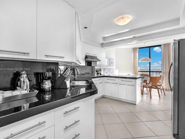 Apartment for sale  Unit #1704 - photo 5975089