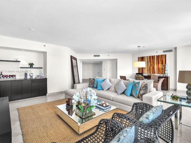 Apartment for sale  Unit #1704 - photo 5975094