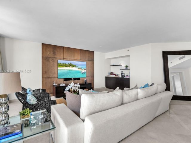 Apartment for sale  Unit #1704 - photo 5975096