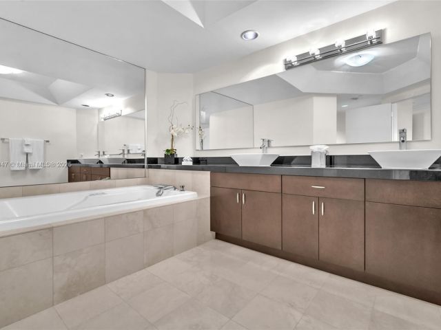 Apartment for sale  Unit #1704 - photo 5975099