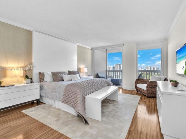 Apartment for sale  Unit #1704 - photo 5975100