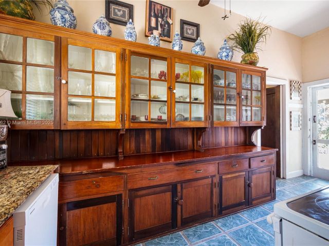 Home for sale at 8447 E Dixie Hwy - photo 6009344