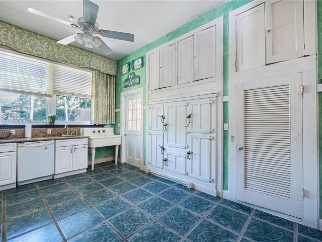 Home for sale at 8447 E Dixie Hwy - photo 6009345