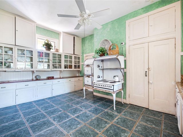 Home for sale at 8447 E Dixie Hwy - photo 6009346