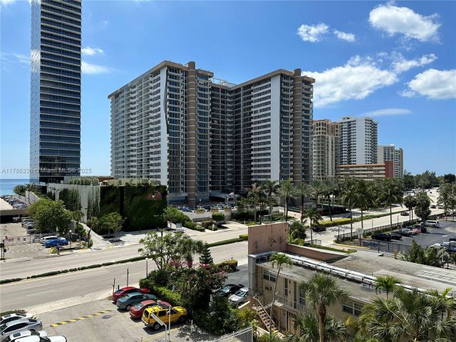 Apartment for rent  Unit #4L - photo 5901199