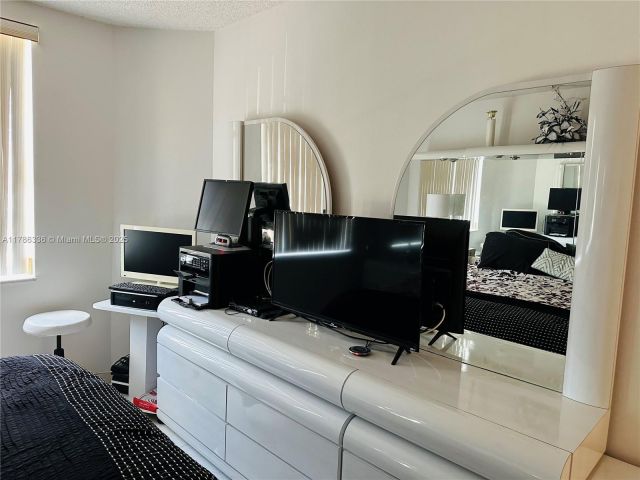 Apartment for rent  Unit #4L - photo 5901205