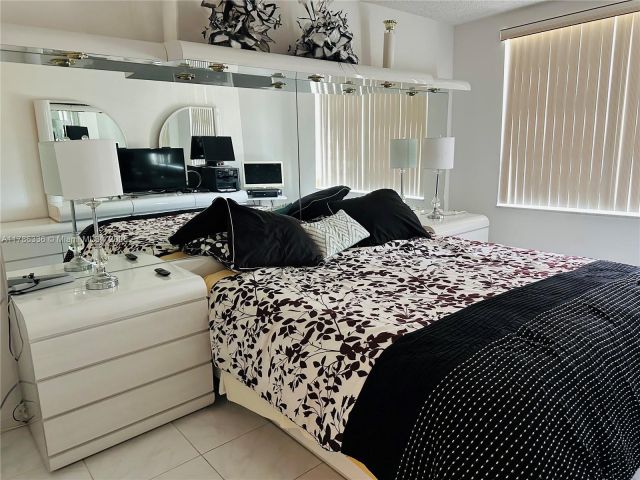 Apartment for rent  Unit #4L - photo 5901206