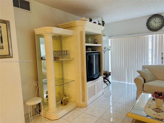 Apartment for rent  Unit #4L - photo 5901208