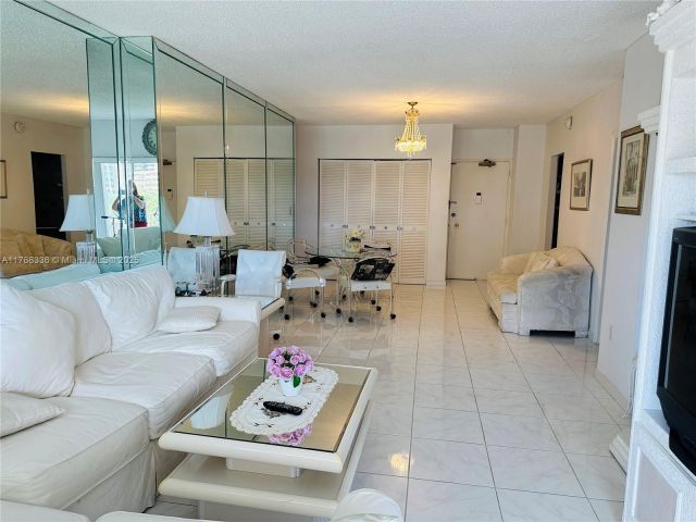 Apartment for rent  Unit #4L - photo 5901209