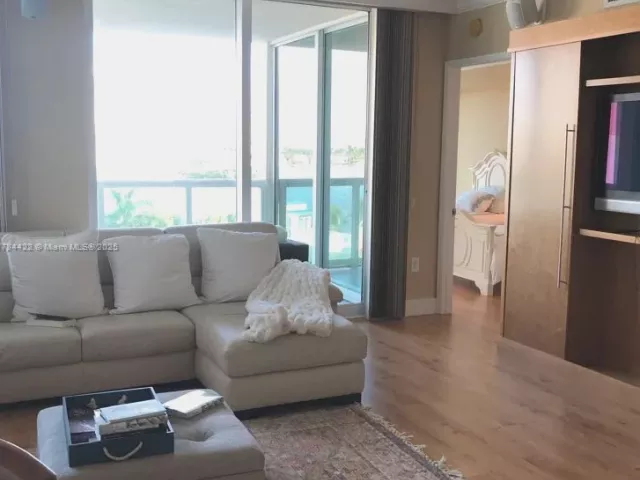 Apartment for rent  Unit #712 - photo 5905298