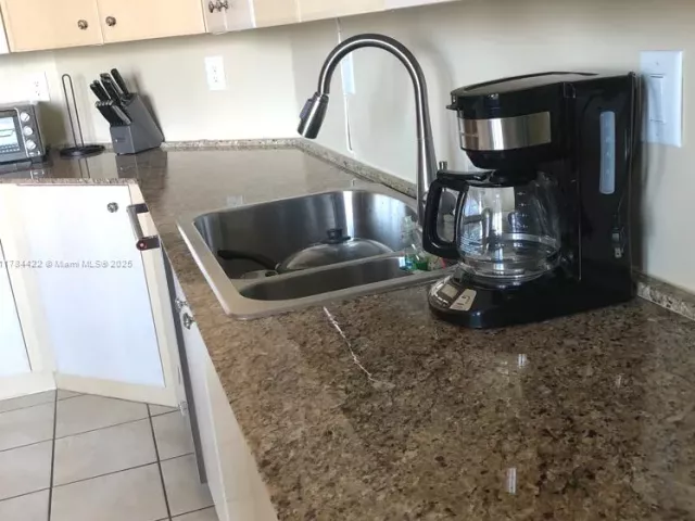 Apartment for rent  Unit #712 - photo 5905301