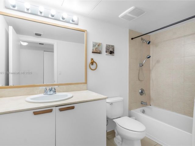 Apartment for sale  Unit #3107 - photo 5922060