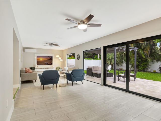 Home for rent at 1035 NW 5th Ave - photo 5941844