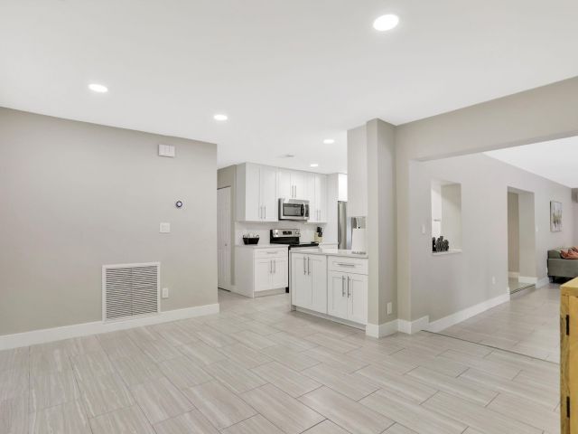 Home for rent at 1035 NW 5th Ave - photo 5941846