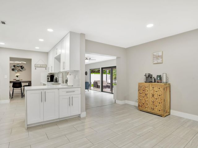 Home for rent at 1035 NW 5th Ave - photo 5941847