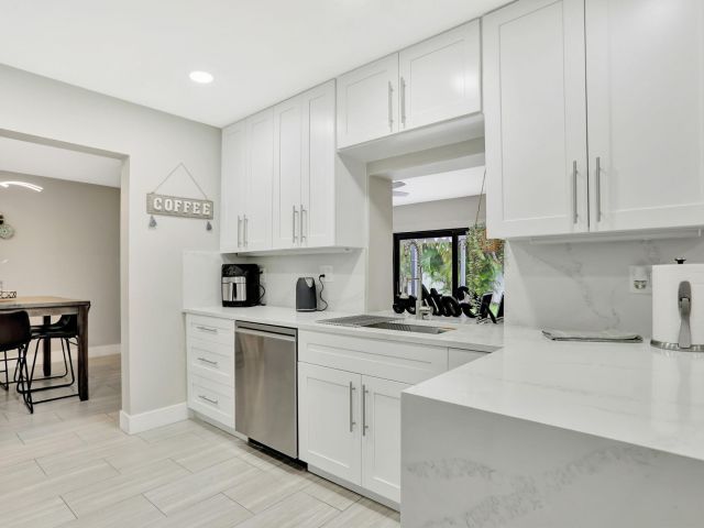 Home for rent at 1035 NW 5th Ave - photo 5941850