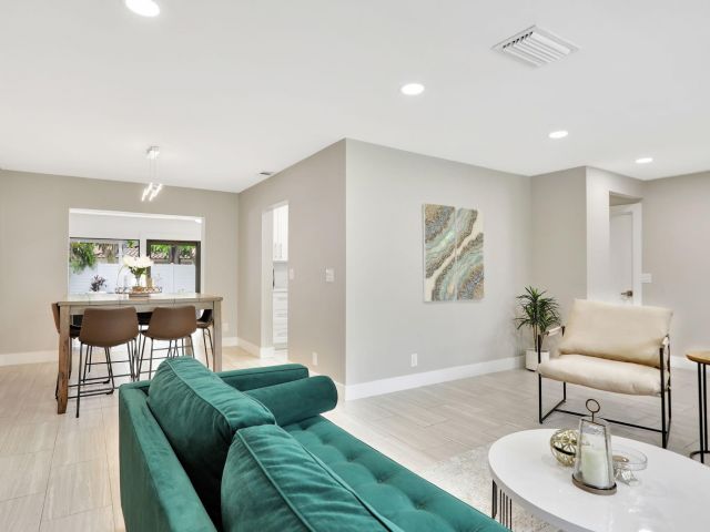 Home for rent at 1035 NW 5th Ave - photo 5941855