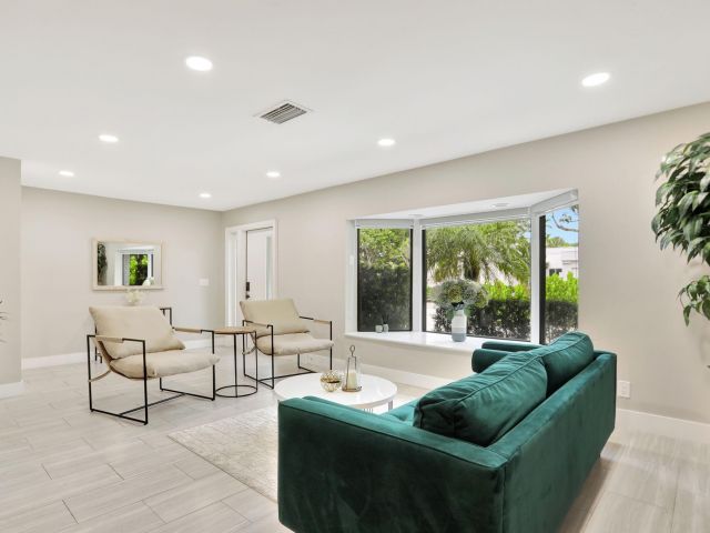 Home for rent at 1035 NW 5th Ave - photo 5941856