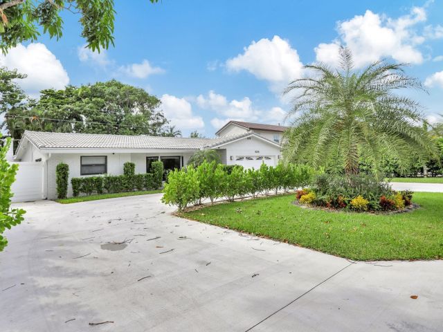 Home for rent at 1035 NW 5th Ave - photo 5941860