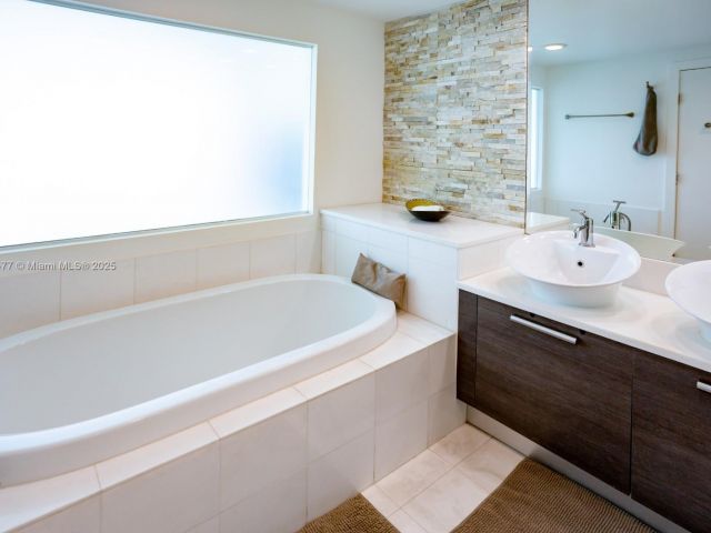 Apartment for sale  Unit #401 - photo 5903667