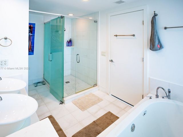 Apartment for sale  Unit #401 - photo 5903668