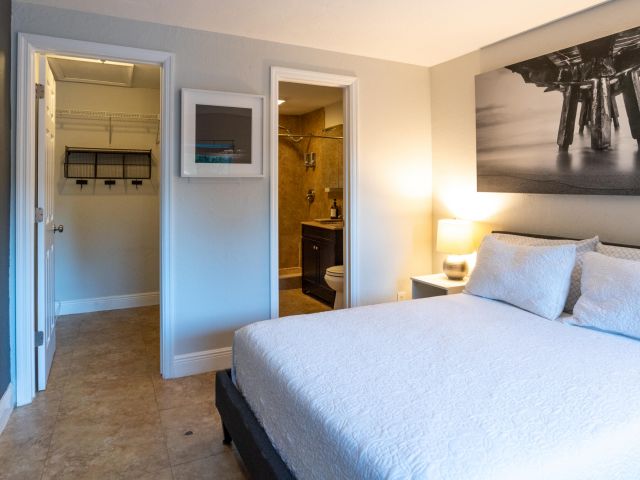 Home for sale at 1401 NE 17th Way - photo 6114565