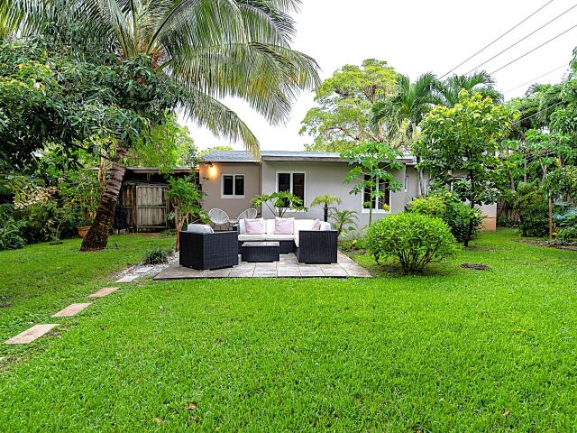 Home for sale at 1401 NE 17th Way - photo 6114569