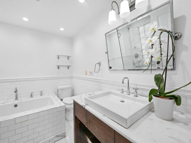 Home for sale at 2709 NE 30th St - photo 5981502