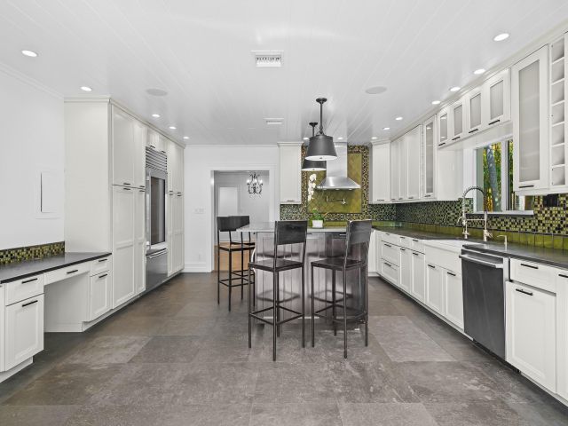 Home for sale at 2709 NE 30th St - photo 5981508