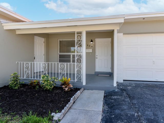 Home for sale at 606 N 31st Court - photo 6644928