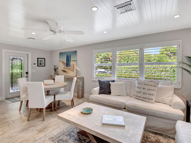 Home for rent at 14 NE 5th Street - photo 5879662