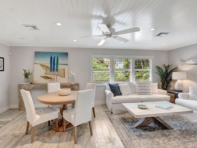 Home for rent at 14 NE 5th Street - photo 5879663