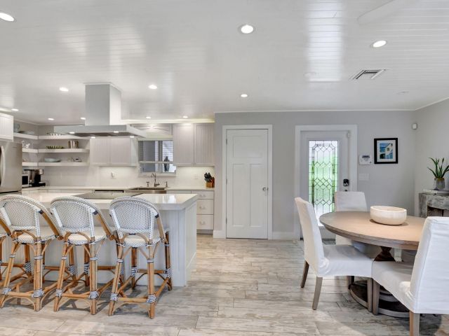 Home for rent at 14 NE 5th Street - photo 5879668