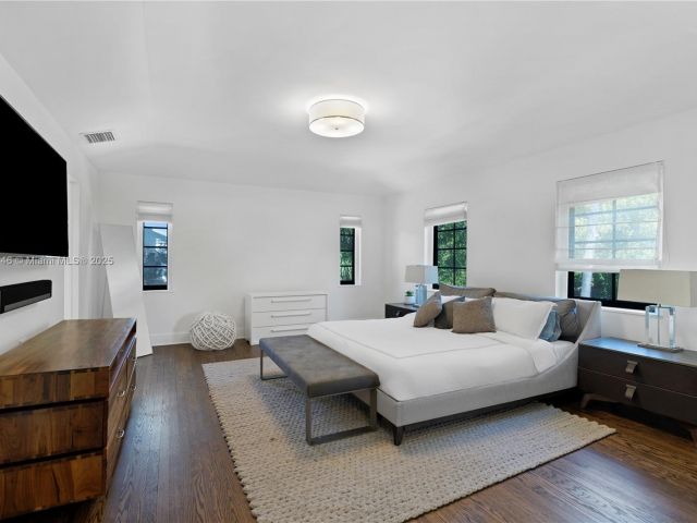 Home for sale at 100 E Dilido Dr - photo 5871892