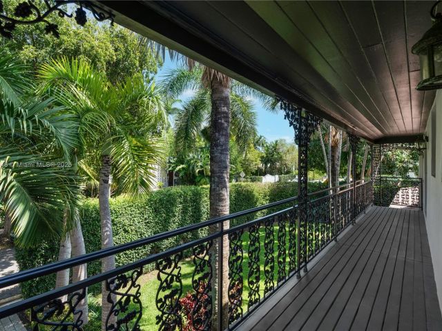 Home for sale at 100 E Dilido Dr - photo 5871893