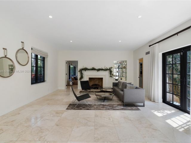 Home for sale at 100 E Dilido Dr - photo 5871897