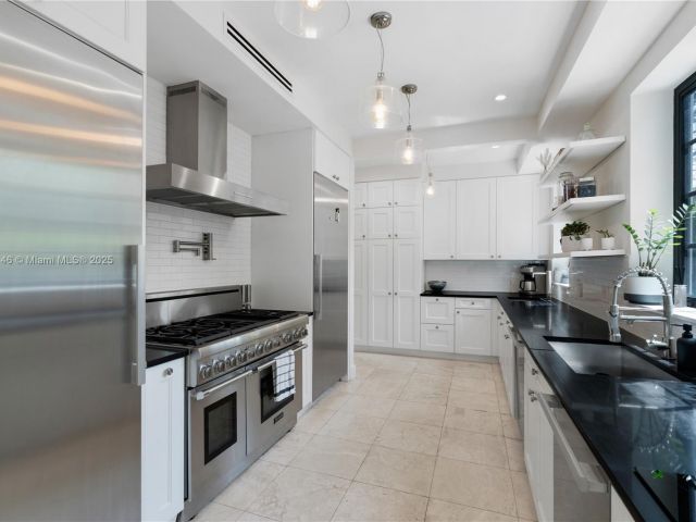 Home for sale at 100 E Dilido Dr - photo 5871900