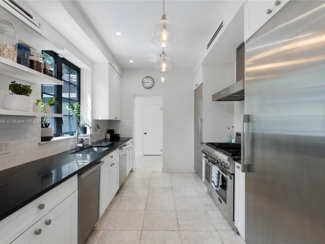 Home for sale at 100 E Dilido Dr - photo 5871901