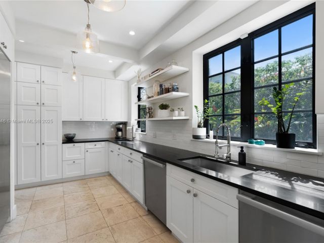 Home for sale at 100 E Dilido Dr - photo 5871903