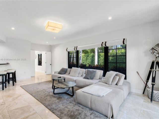 Home for sale at 100 E Dilido Dr - photo 5871904