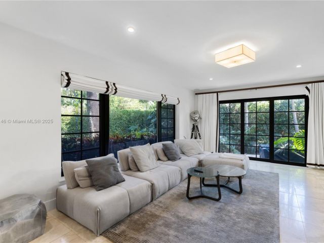 Home for sale at 100 E Dilido Dr - photo 5871905