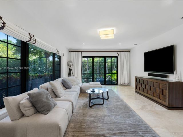 Home for sale at 100 E Dilido Dr - photo 5871906